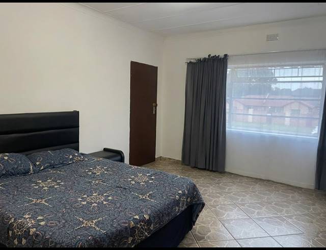1 BEDROOM FLAT FOR SALE IN MEYERTON CENTRAL